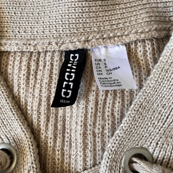 H&M tie front crop sweater - Picture 3 of 3